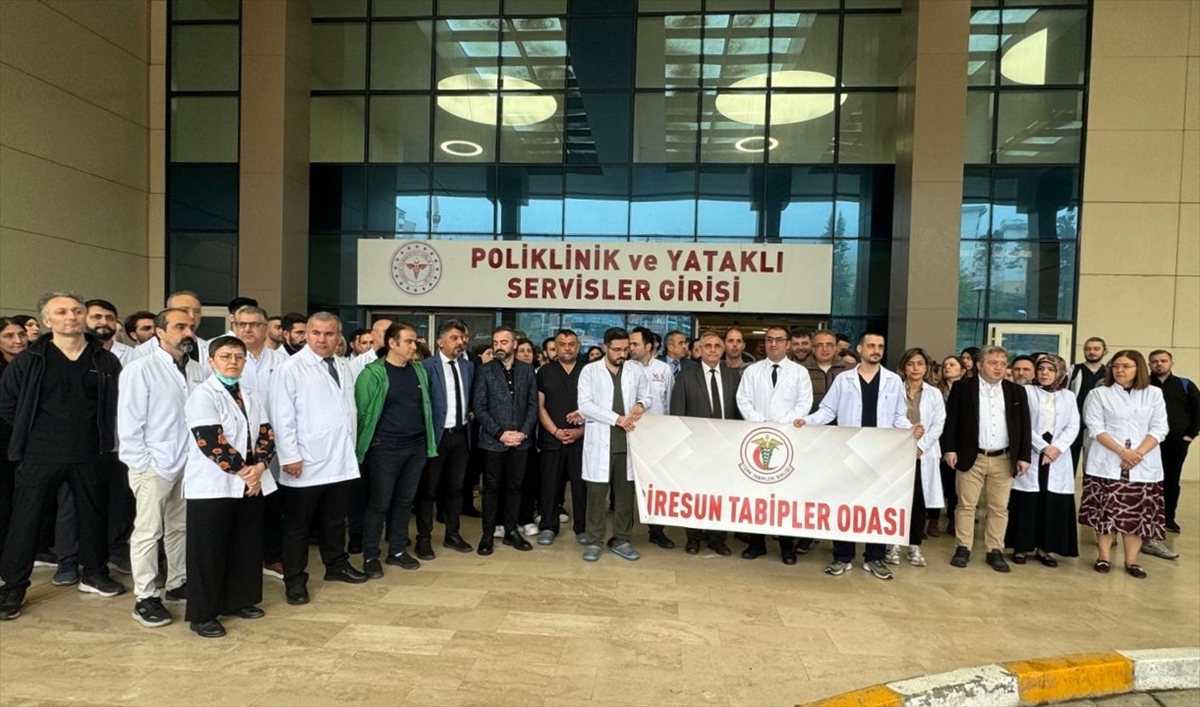 Giresun'da görevi başındaki doktora saldırı protesto edildi