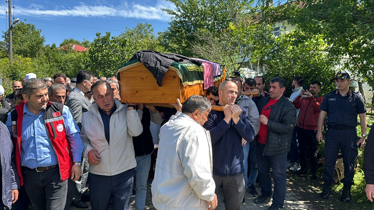 Göçükte ölen emekli madenci evlendirmek istediği oğluyla aynı ocakta çalışmayı sürdürmüş