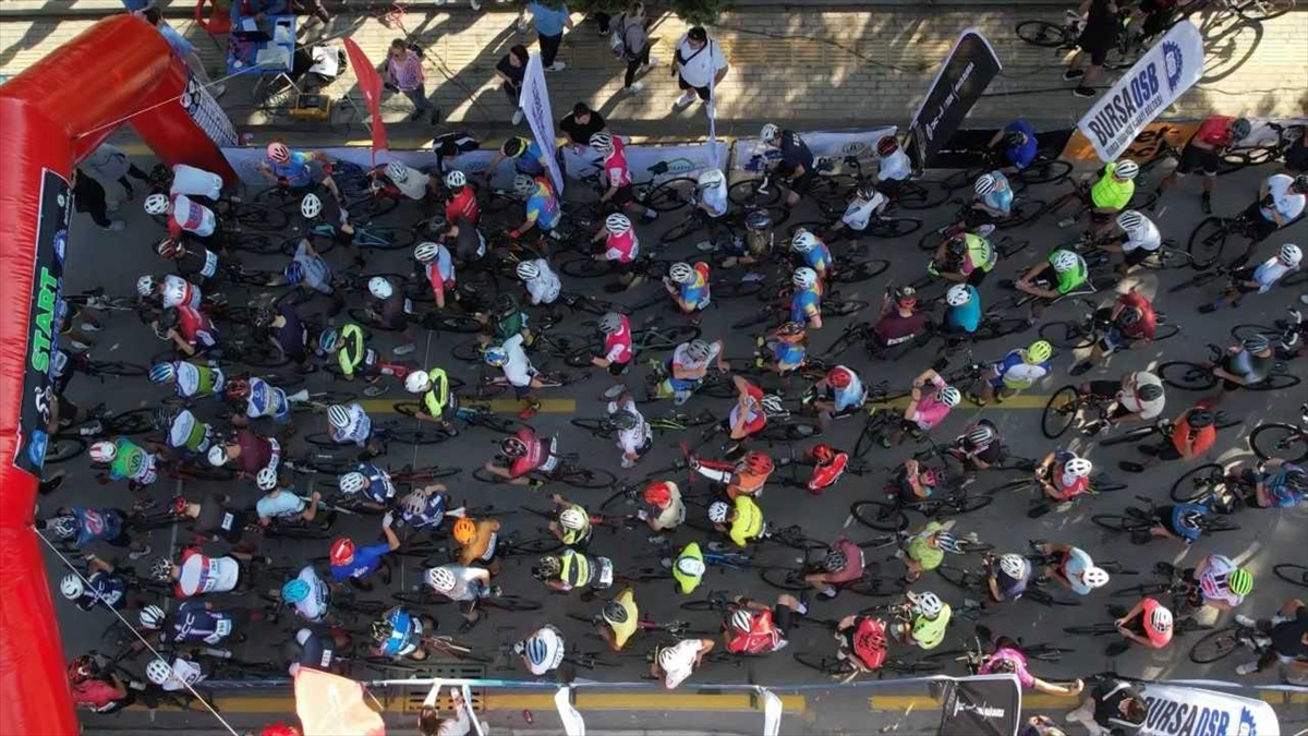 “Granfondo Bursa Bisiklet Yarışı”na 6 ülkeden 700'ü aşkın bisikletçi katıldı