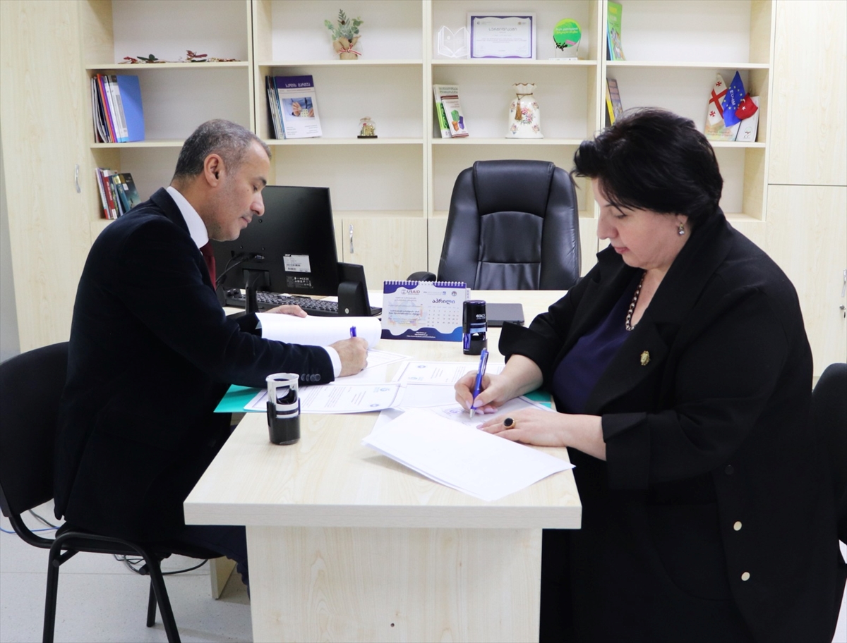 Gürcistan'da YEE ile Tiflis 169. Devlet Okulu, “Tercihim Türkçe” protokolü imzaladı