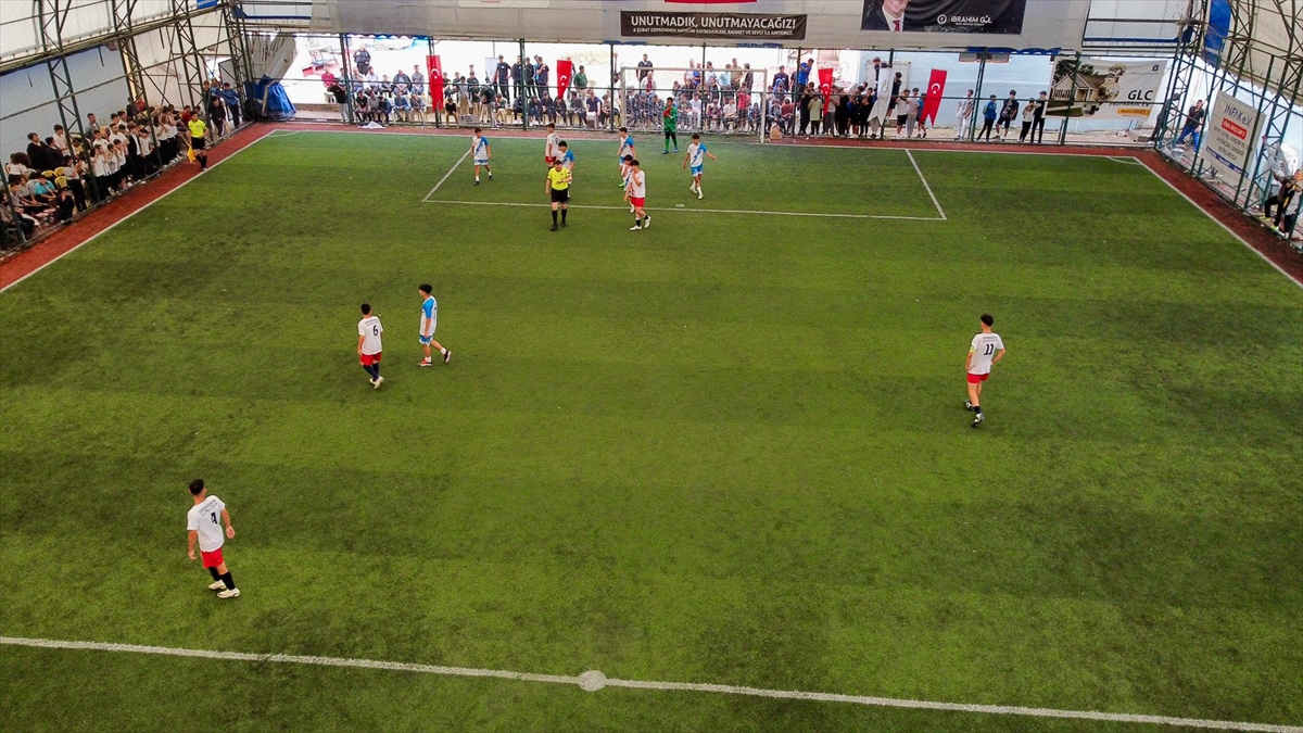 Hatay'da depremzede çocukların mücadele ettiği futbol turnuvası sona erdi