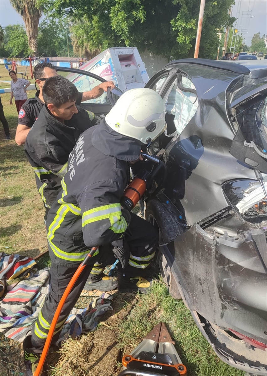 Hatay'da panelvan ile otomobil çarpıştı, 4 kişi yaralandı