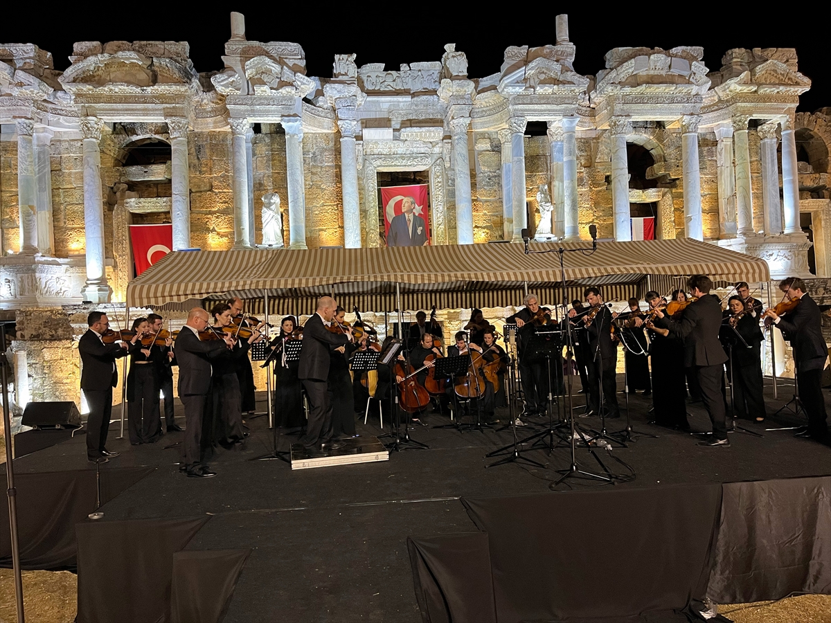 Hollanda Kraliyet Concertgebouw Orkestrası'ndan Pamukkale'deki Hierapolis Antik Kenti'nde konser