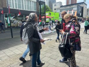ROTTERDAM (AA) – Hollanda'da, İsrail'in Gazze'ye saldırılarını protesto eden gruplar,