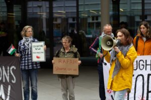 LAHEY (AA) – Hollanda'da Temsilciler Meclisi önünde bir grup, İsrail'in