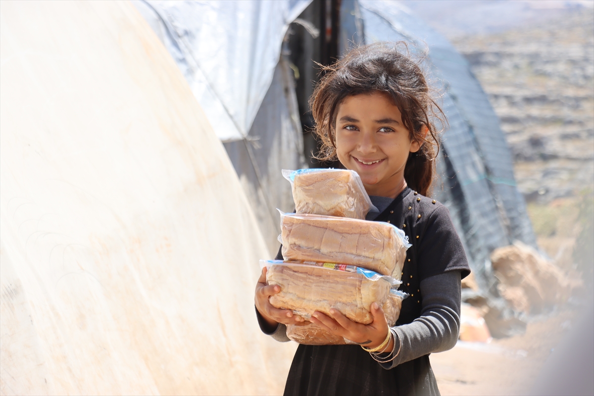 İHH'den İdlib'deki kamplara ekmek yardımı