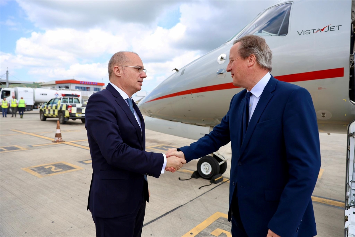 İngiltere Dışişleri Bakanı Cameron, Arnavutluk Başbakanı Rama ile görüştü