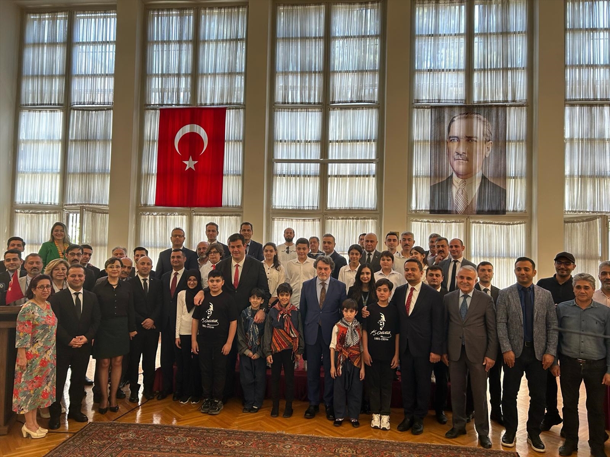 İran'da 19 Mayıs Atatürk'ü Anma, Gençlik ve Spor Bayramı kutlandı