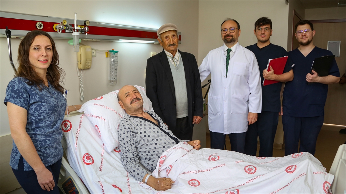 Isparta'da idrar yapamama şikayetiyle hastaneye başvuran bir hastadan 300 gram prostat çıkarıldı