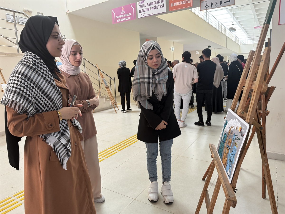 İsrail'in Gazze'ye saldırıları görsel sanatlar sergisiyle protesto edildi