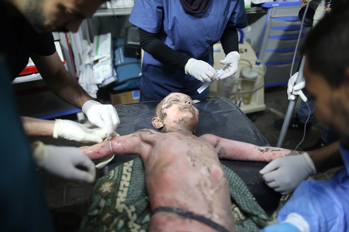 İsrail’in Refah’ın merkezine topçu atışıyla düzenlediği saldırılarda 25 kişi yaralandı