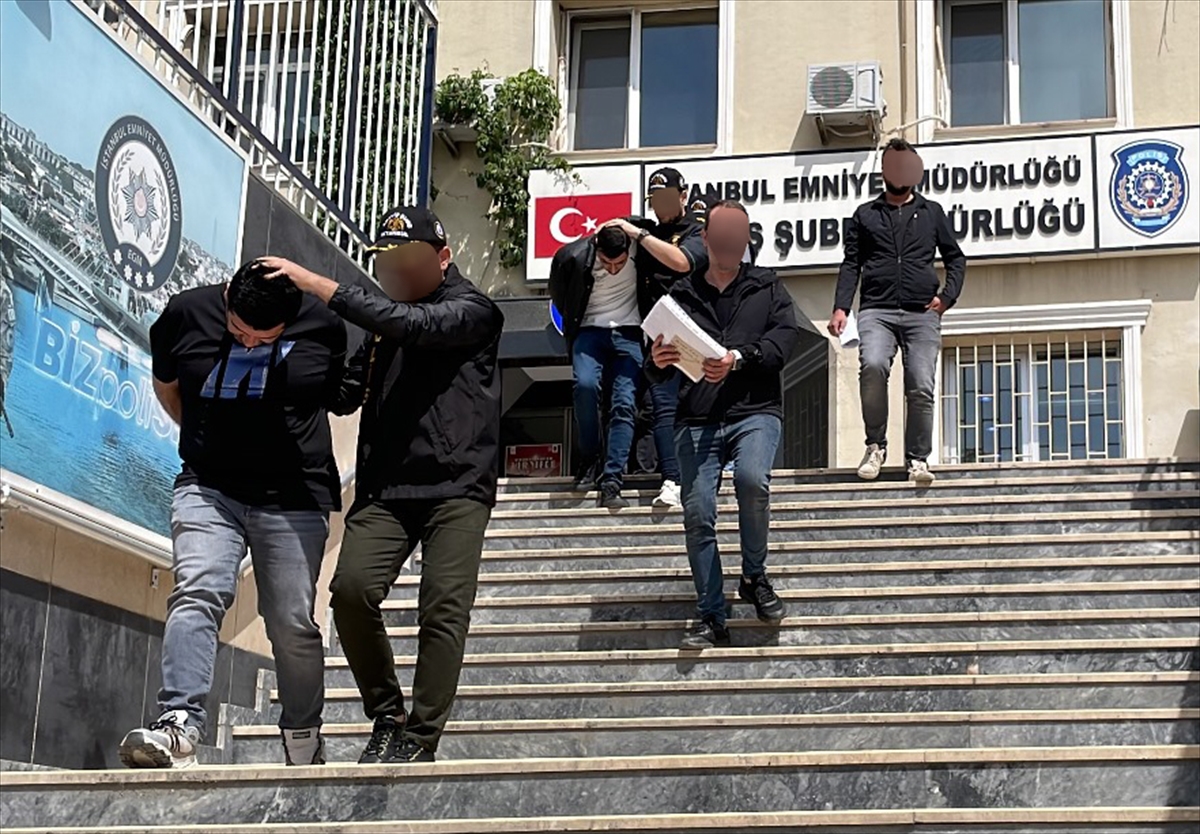 İstanbul'da banka kartı dolandırıcılığı operasyonunda 3 şüpheli yakalandı