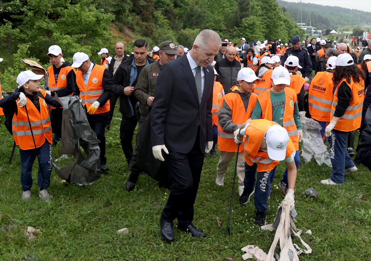 İstanbul'da “Orman Benim” etkinliğinde çöpler toplandı