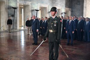 ANKARA (AA) – İYİ Parti Genel Başkanı Müsavat Dervişoğlu, beraberindeki