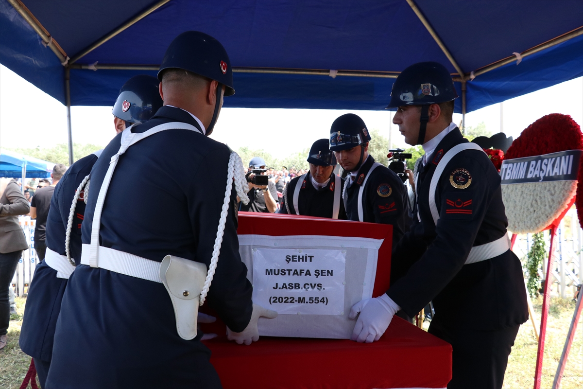 Jandarma Astsubay Çavuş Şen'in naaşı Antalya'da son yolculuğuna uğurlandı