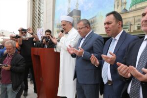 KARS (AA) – Kars'tan 60 kişilik ilk hac kafilesi, dualarla