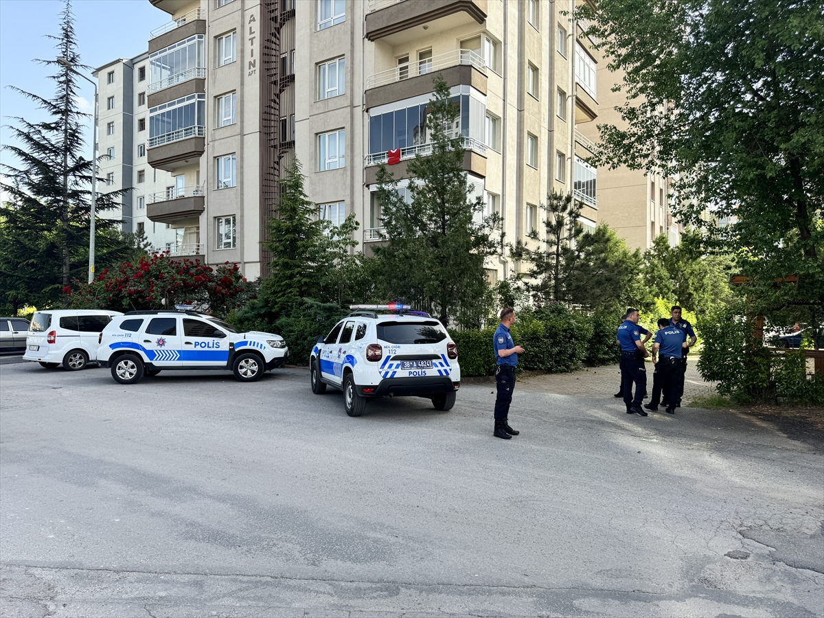 Kayseri'de boşanma aşamasındaki eşini cam parçasıyla yaralayan koca yakalandı