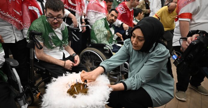 Kayseri'de engelli öğrencilere “asker kınası” yakıldı