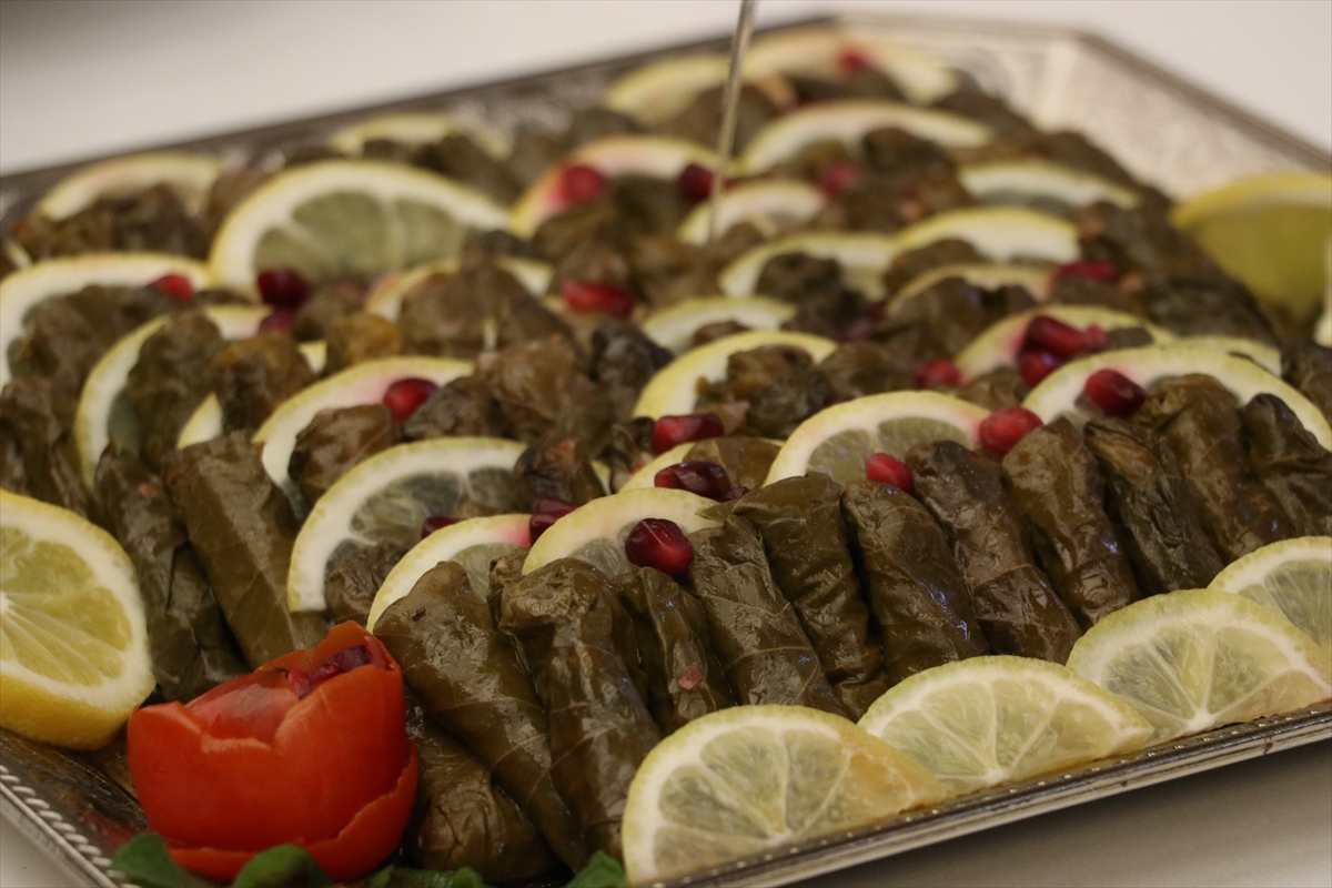 Kayseri'de kadınlar “en lezzetli yaprak sarması” için yarıştı