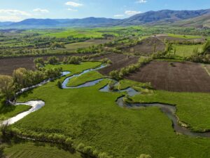 KAYSERİ (AA) – Kayseri'nin Sarız ilçesinde ovada menderesler oluşturarak akan