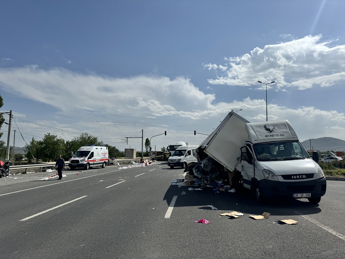 Kayseri'deki trafik kazasında 1 kişi öldü, 4 kişi yaralandı