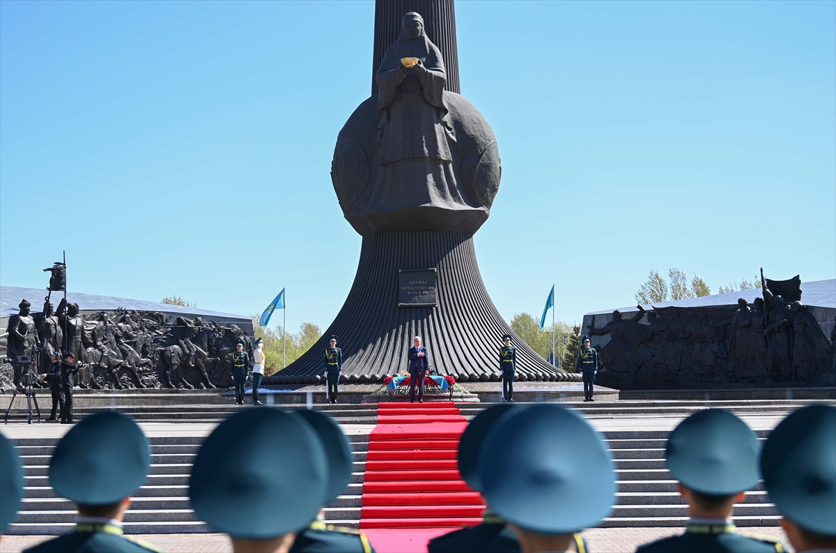 Kazakistan'da İkinci Dünya Savaşı'nda hayatını kaybedenler anılıyor