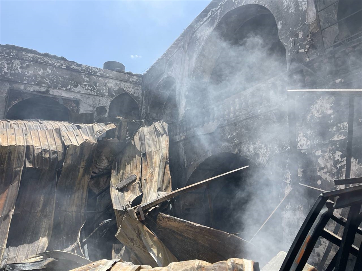 Kerkük'te Osmanlı yadigarı Kırdar Hanı'nda yangın çıktı