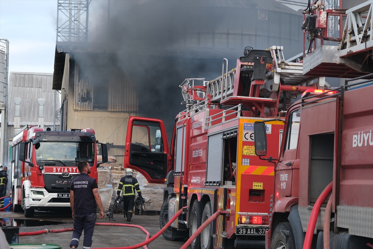 GÜNCELLEME – Kırklareli'nde atık yağ tesisinde çıkan yangın kontrol altına alındı