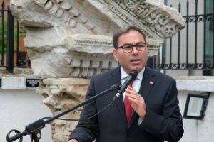 KIRKLARELİ (AA) – Kırklareli'nde keçe işleme sanatıyla yapılan "Çingene kızı"