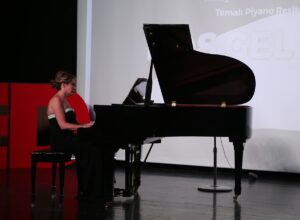 HATAY (AA) – Kuzey Kıbrıs Türk Cumhuriyeti'nden (KKTC) ünlü piyanist