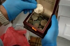 - Antik Roma dönemine ait olduğu tahmin edilen sikkelerin de