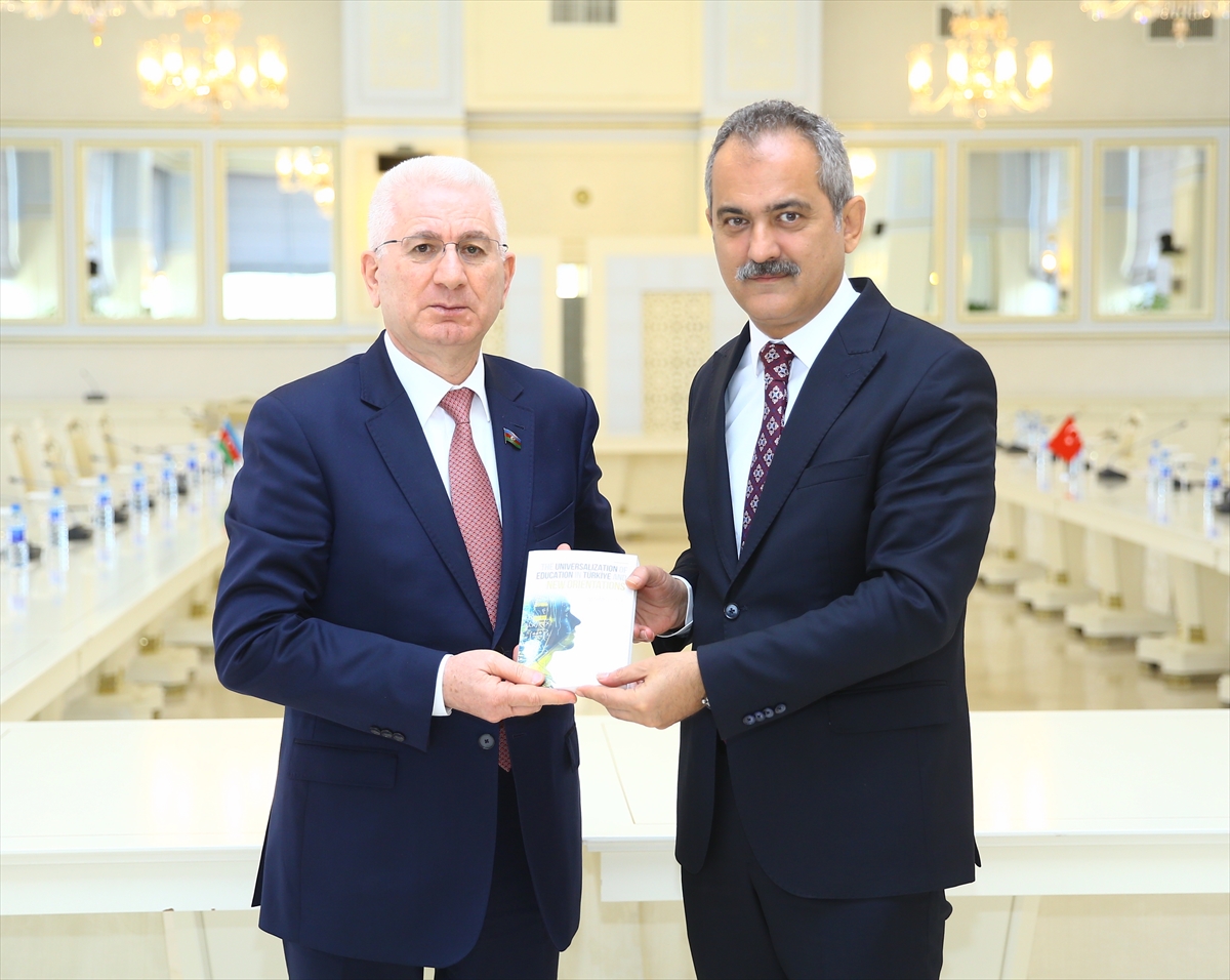 Mahmut Özer başkanlığındaki TBMM heyeti, Azerbaycan Milli Meclisi Başkanı Gafarova ile görüştü