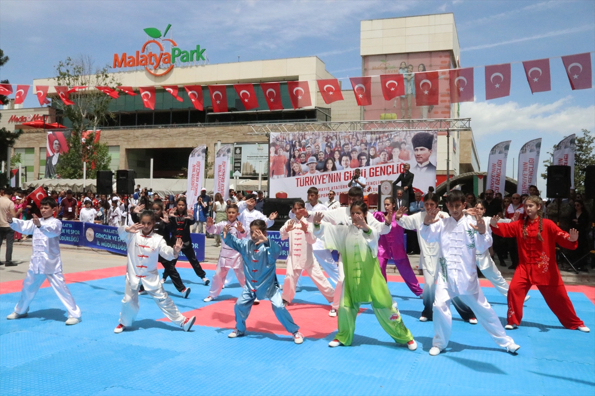 Gaziantep ve çevre illerde 19 Mayıs Atatürk'ü Anma, Gençlik ve Spor Bayramı kutlanıyor