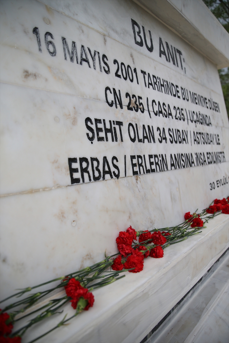 Malatya'da 2001'de askeri uçağın düşmesi sonucu şehit olan 34 asker anıldı
