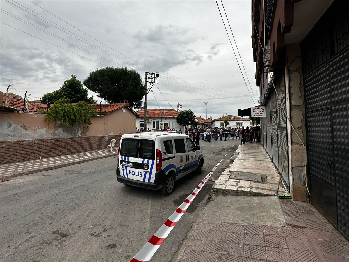 Manisa'da bir zanlı tartıştığı kişiyi tabancayla öldürdü