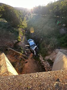 MARDİN (AA) – Mardin'in merkez Artuklu ilçesinde, şarampole yuvarlanan otomobilin