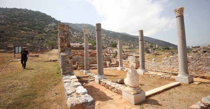Mersin'deki Anemurium Antik Kenti'nde kazı ve restorasyon sürüyor