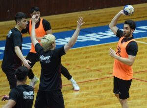 İZMİR (AA) – A Milli Erkek Hentbol Takımı oyuncularından Halil