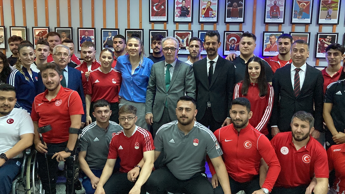 Milli kadın güreşçiler olimpiyatlara isimlerini “altın” harflerle yazdırmak istiyor