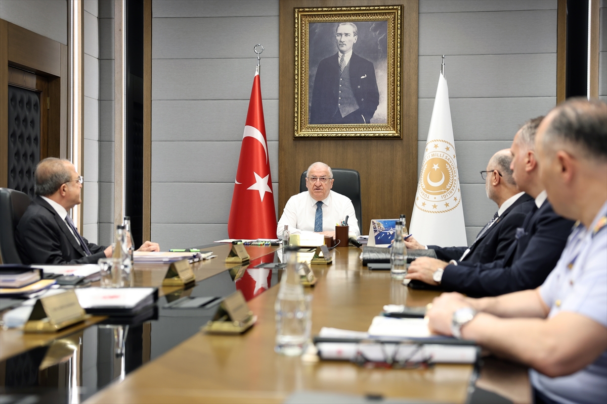 Milli Savunma Bakanı Güler, kuvvet ve birlik komutanlarına video konferansla seslendi
