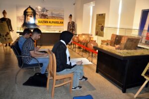 MUŞ (AA) – Muş'ta Şehit Yücel Kurtoğlu Güzel Sanatlar Lisesi