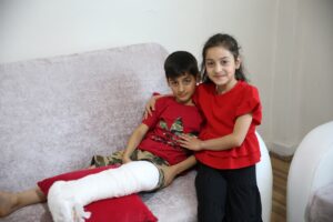 MUŞ (AA) – Muş'ta sahipsiz köpeğin saldırısından kaçmak için istinat