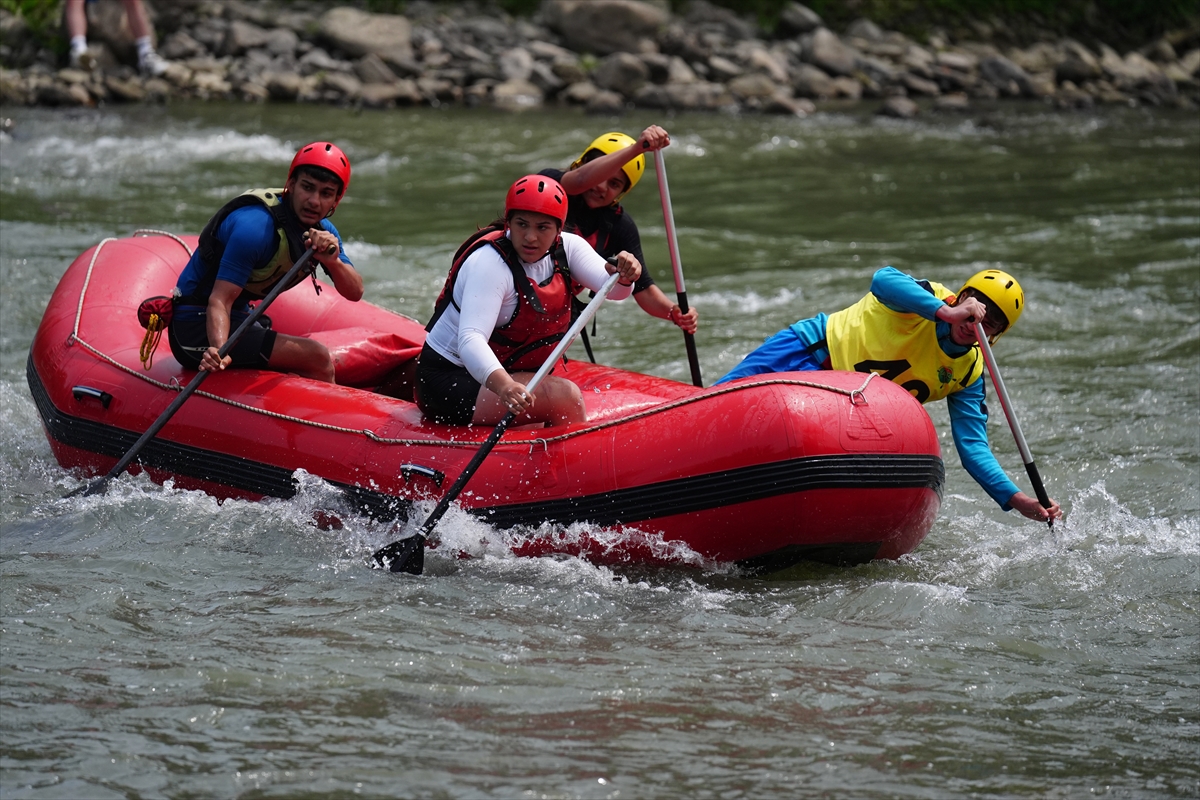 Okul Sporları Rafting Türkiye Şampiyonası, slalom yarışlarıyla devam etti