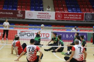KARABÜK (AA) – Türkiye Voleybol Federasyonunca düzenlenen Oturarak Voleybol Süper