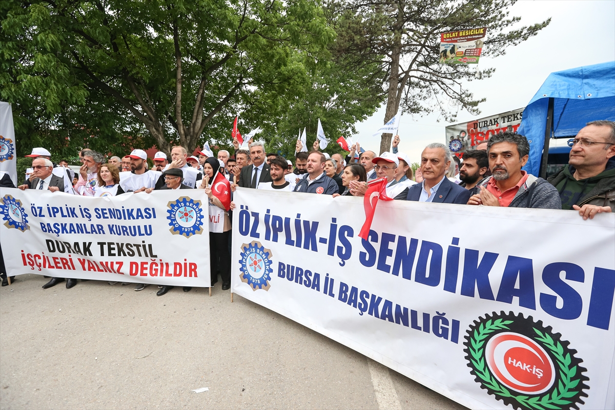 Öz İplik İş Sendikasının yöneticileri Bursa'da eylem yapan işçileri ziyaret etti