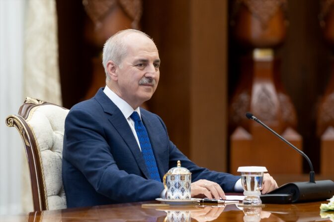 Özbekistan Cumhurbaşkanı Mirziyoyev TBMM Başkanı Kurtulmuş’u kabul etti