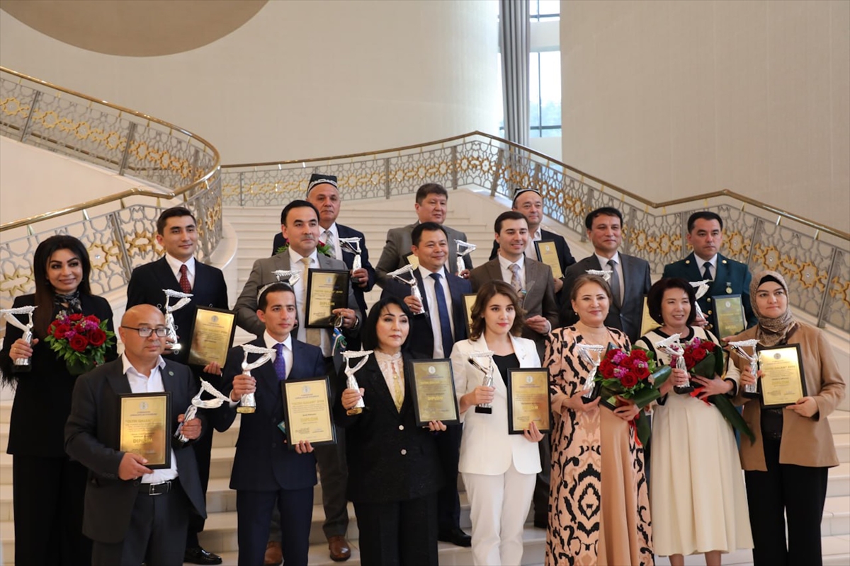 Özbekistan'da “Altın Kalem” medya ödülleri sahiplerini buldu
