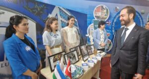 TAŞKENT (AA) – Özbekistan Gazetecilik ve Kitle İletişim Üniversitesi öğrencileri,