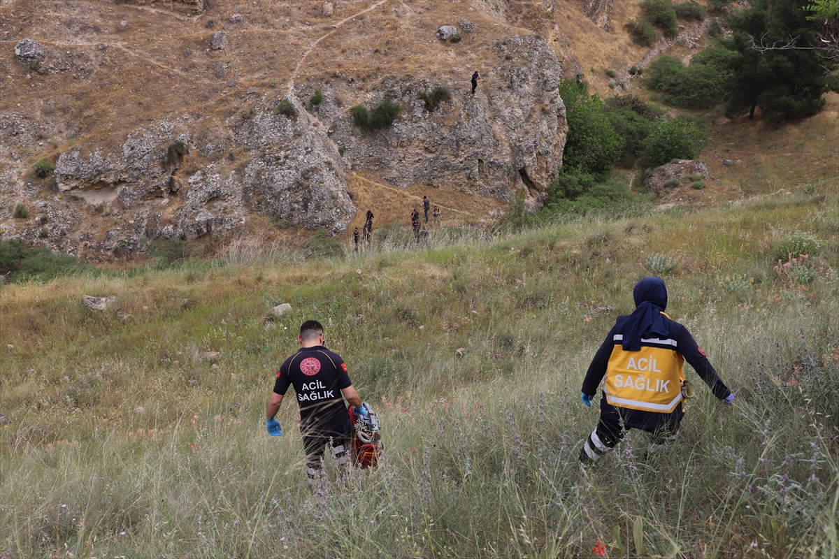 Pamukkale'de kaybolan turistin cesedi kayalık arazide bulundu