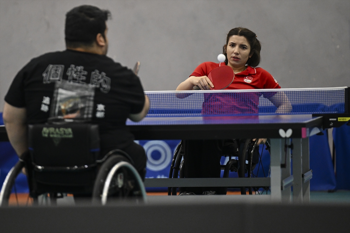 Protez eğitimi alırken tanıştığı para masa tenisinde, olimpiyat madalyası için raket sallıyor